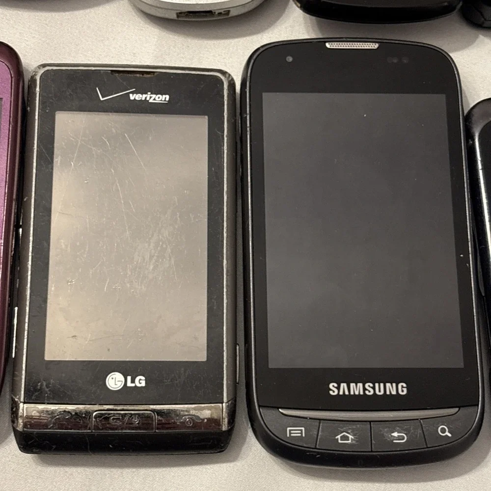 Lot Of Smart & Flip Phones, Untested, Parts / Repair, Mixed Brands & Models